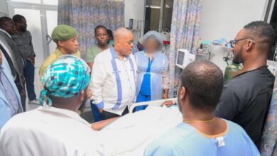 Le Premier ministre Garry Conille rend visite aux policiers blessés en service à Port-au-Prince