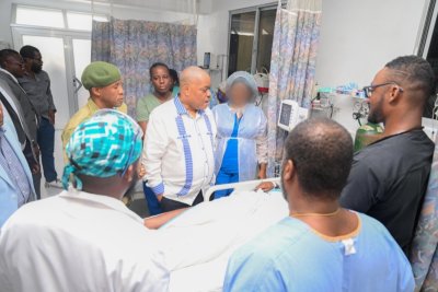 Le Premier ministre Garry Conille rend visite aux policiers blessés en service à Port-au-Prince