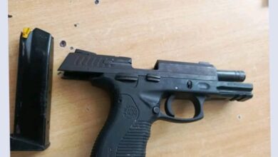 Intervention policière : Un présumé bandit mortellement blessé et une arme à feu saisie par la Police du Sud