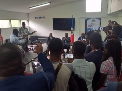 PNCS : Des employés et journalistes agressés par des partisans de Kevenot Dorvil