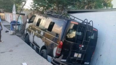 Montrouis : Un minibus criblé de balles