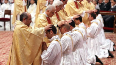 Italie: les homosexuels autorisés à devenir prêtres, mais pas s'ils "soutiennent la soi-disant culture gay"