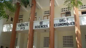 Insécurité | Triste sort pour l&rsquo;UEH : des livres de la bibliothèque de la FDSE vendus dans les rues