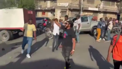 Protestation à Delmas 40B suite aux avis de recherche lancés contre Nenel Cassy et Alfredo Antoine<br>