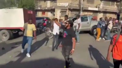 Protestation à Delmas 40B suite aux avis de recherche lancés contre Nenel Cassy et Alfredo Antoine<br>