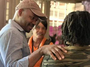 Haïti : Le Ministre Herwil Gaspard visite des sites de déplacés internes pour évaluer les besoins