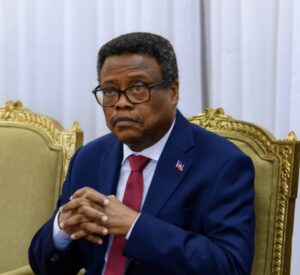 Les Dérives de l’Ingérence : Quand l’International Tire les fils, que l’Élite Économique Récolte les Dividendes,et que Fritz Alphonse Jean — Esclave Volontaire Devenu Conseiller — Parle Enfin de sa Propre Chaîne