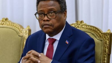 Les Dérives de l’Ingérence : Quand l’International Tire les fils, que l’Élite Économique Récolte les Dividendes,et que Fritz Alphonse Jean — Esclave Volontaire Devenu Conseiller — Parle Enfin de sa Propre Chaîne