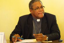 Monseigneur André Dumas et la politique : quels résultats pour quelle médiation ?